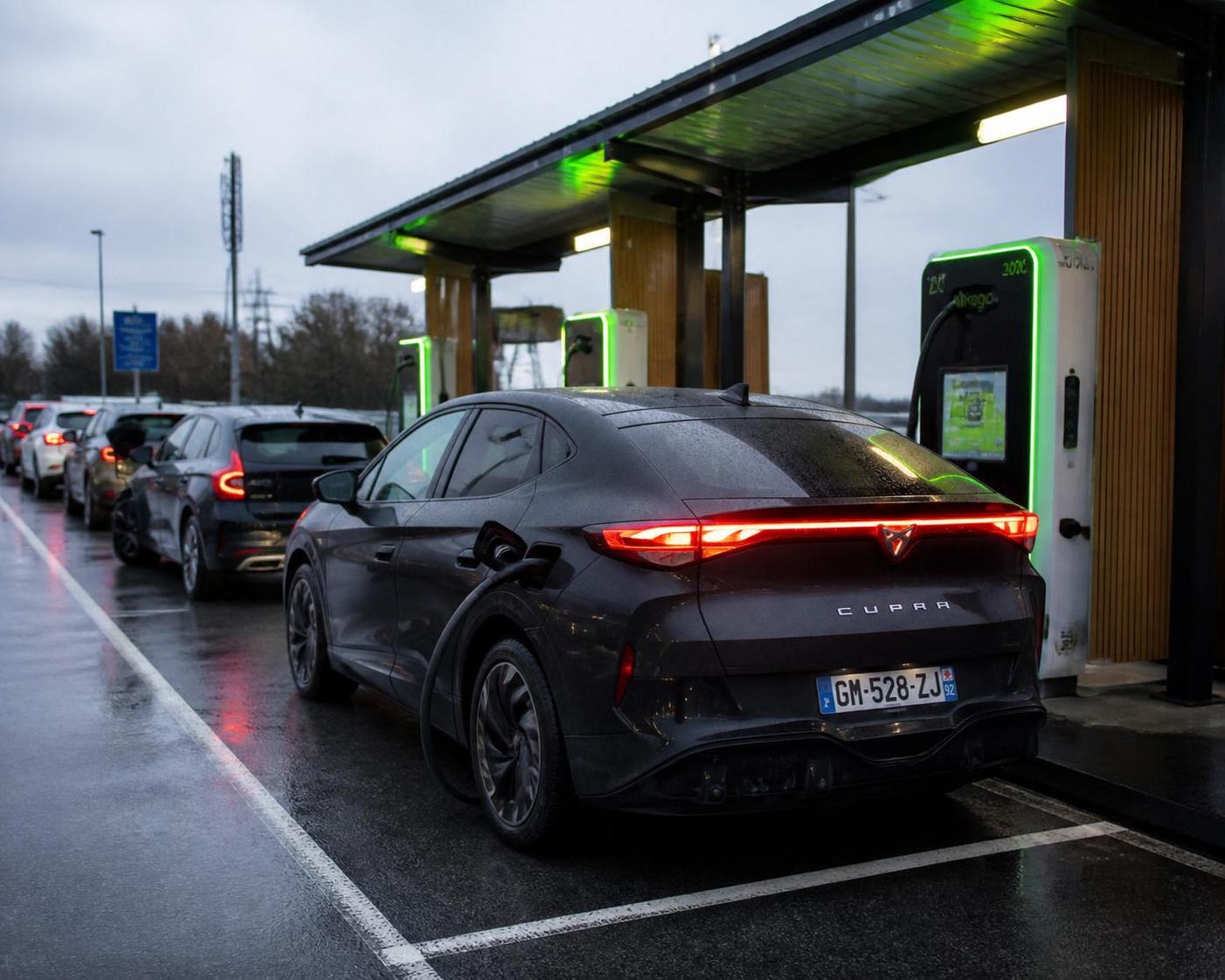 Temps de recharge voiture électrique : les chiffres réels selon le type de borne et le modèle 2 découvrez les temps de recharge réels des voitures électriques en fonction du type de borne et du modèle, pour optimiser vos trajets et votre autonomie.