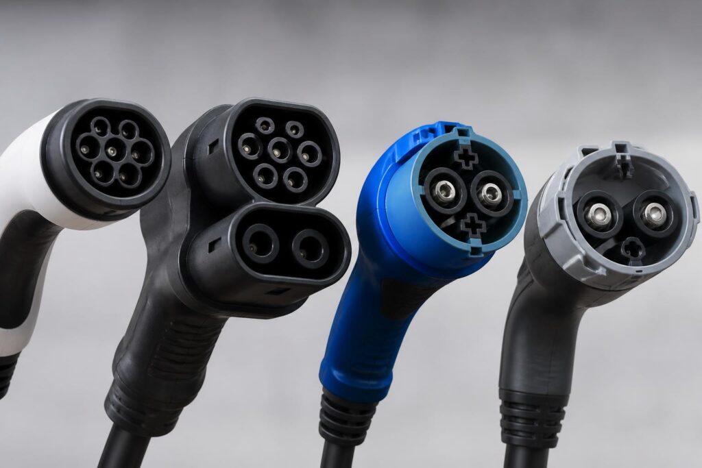 découvrez les différents types de prises pour voiture électrique : type 2, ccs, chademo. apprenez à identifier celle qui correspond à votre modèle pour recharger efficacement votre véhicule.