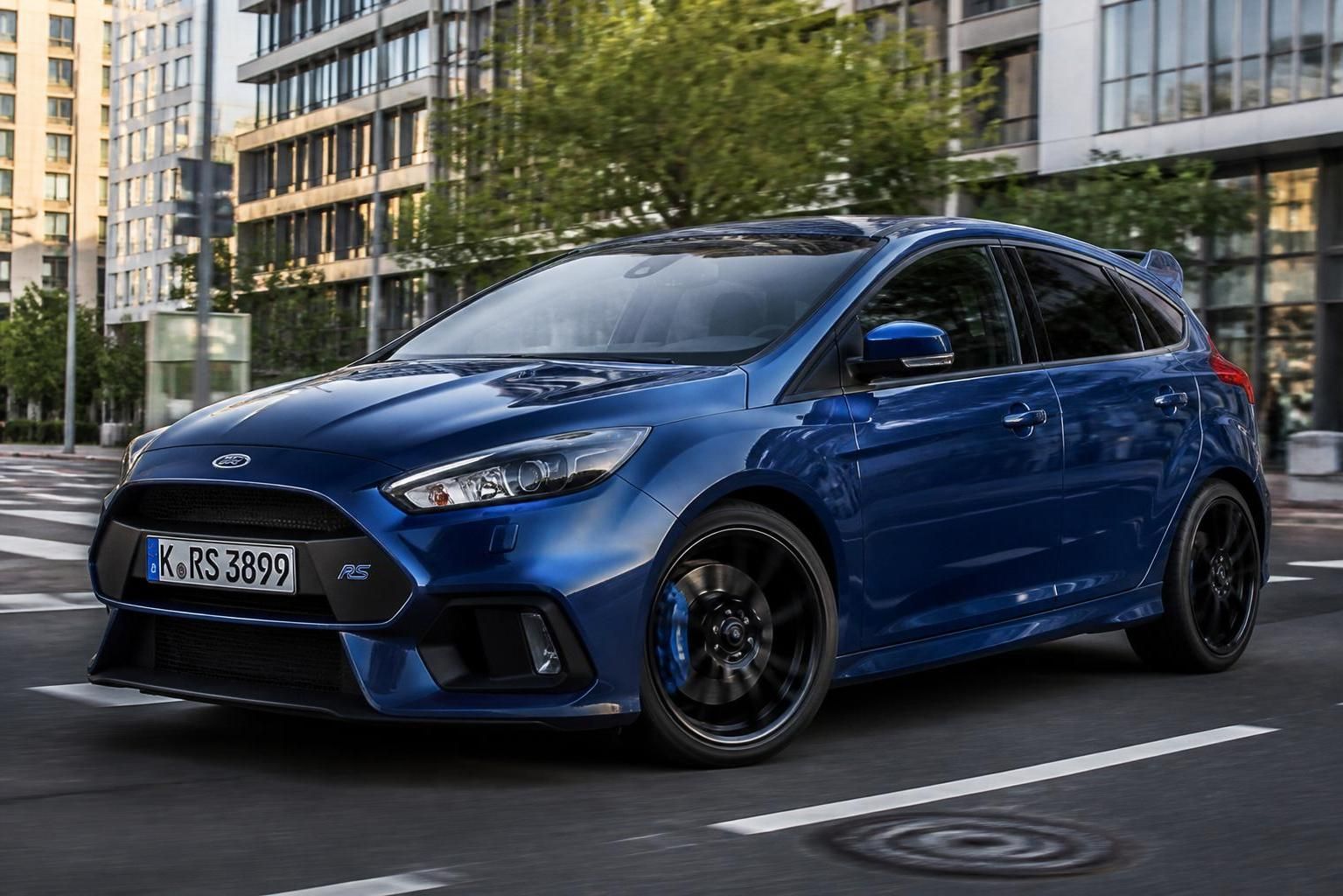 découvrez la ford focus rs mk3, une sportive compacte qui combine puissance exceptionnelle et maîtrise parfaite pour une expérience de conduite inégalée.