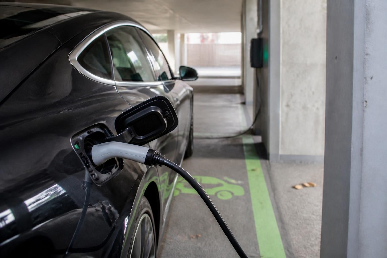 découvrez tout ce qu'il faut savoir sur la prise type 2, le connecteur standard européen pour voitures électriques, son fonctionnement, ses avantages et son utilisation.