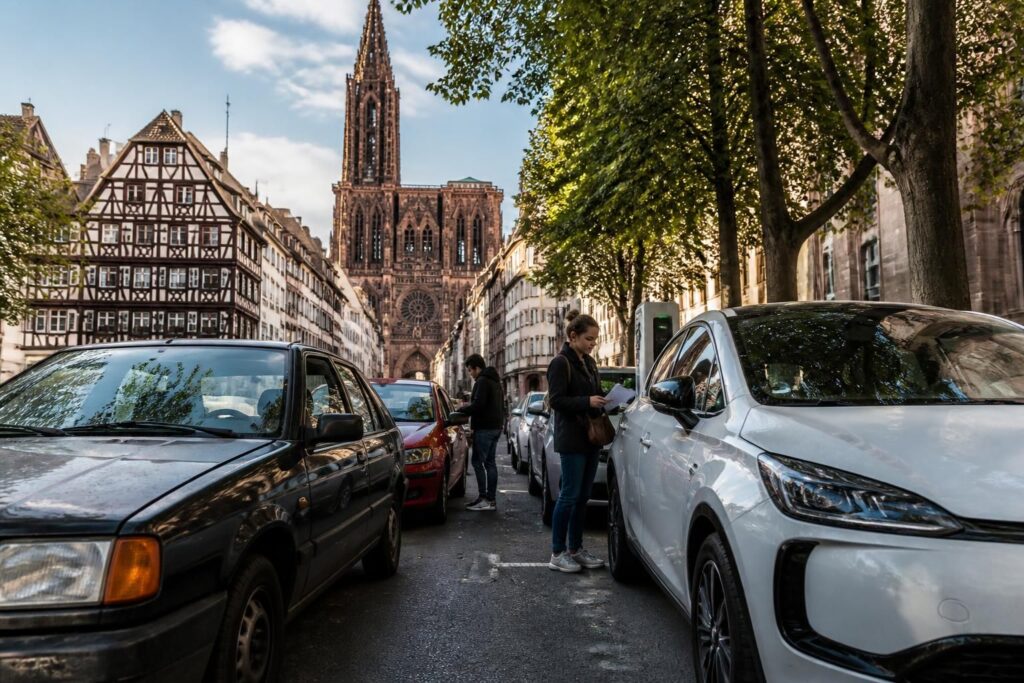découvrez les règles en vigueur de la zfe à strasbourg, les dérogations possibles et les aides disponibles pour changer de voiture et respecter la zone à faibles émissions.